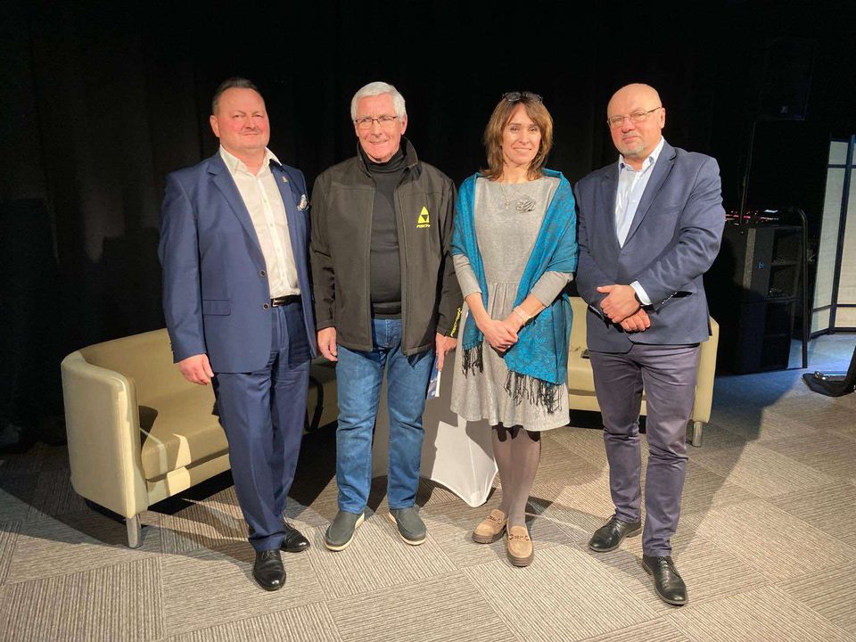 Na zdjęciu dr Joanna Kuriańska-Wołoszyn, prof. AJP dr Arkadiusz Wołoszyn oraz goście konferencji.