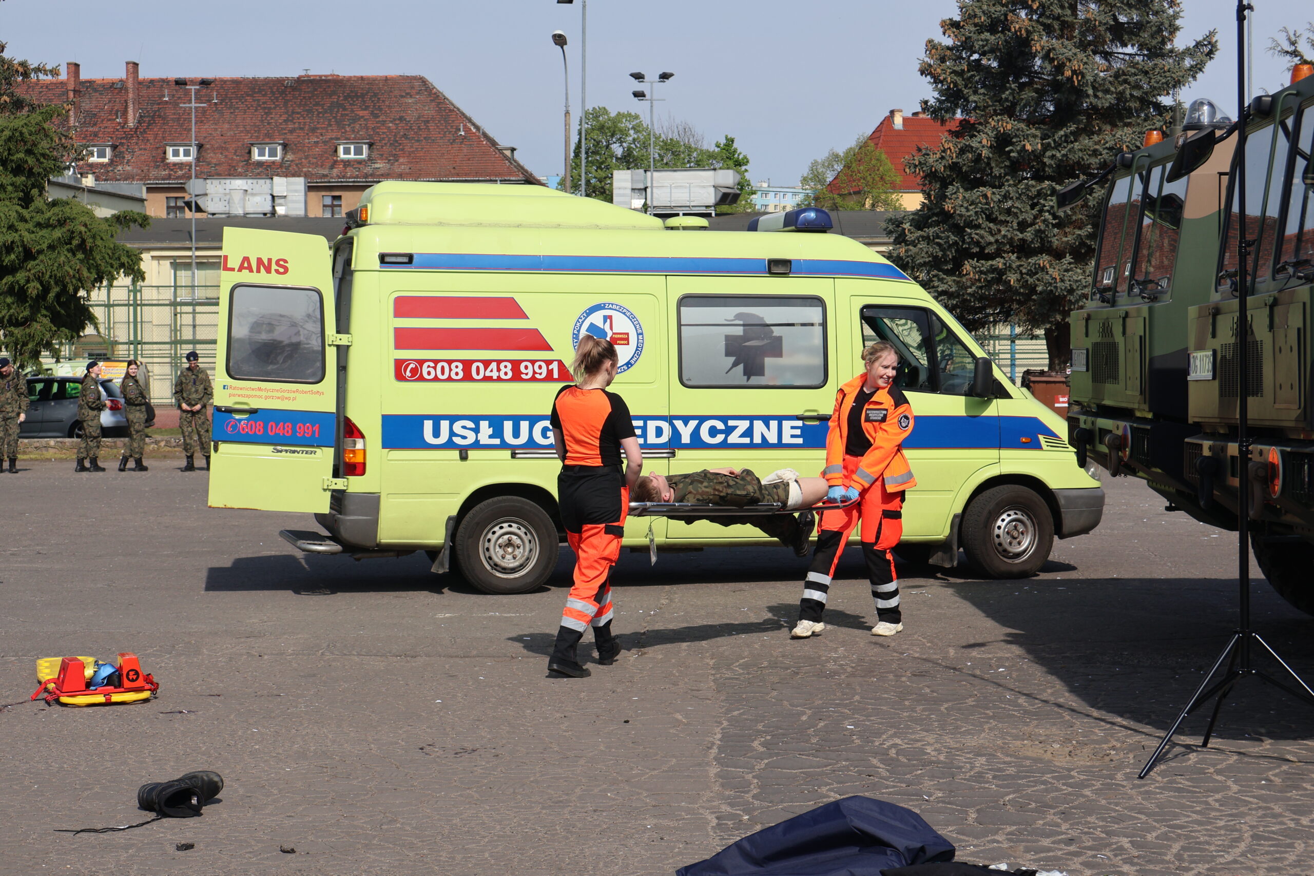 Ćwiczenia obronne z elementami zarządzania kryzysowego z udziałem studentów, służb mundurowych i wojska polskiego.